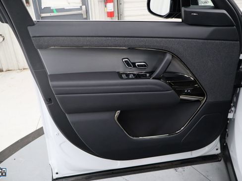Used 2025 Land Rover Range Rover Sport SE image 14