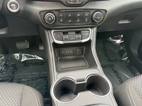 Used 2024 GMC Terrain SLE image 13