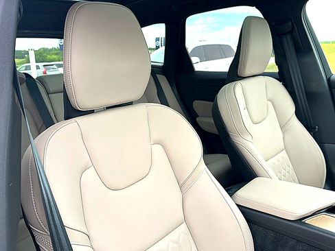 Used 2026 Volvo XC60 B5 Plus w/ Protection Package Premier AWD/4WD image 25