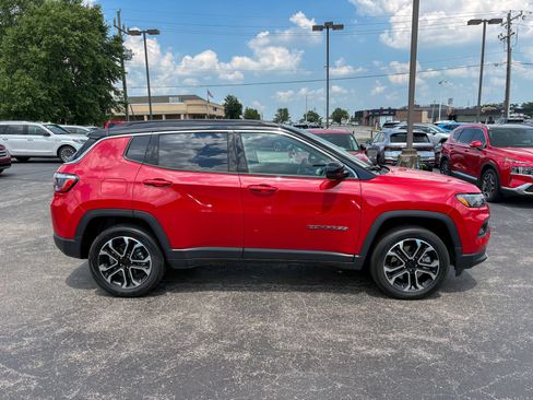 Used 2023 Jeep Compass Limited w/ Sun and Sound Group AWD/4WD image 9
