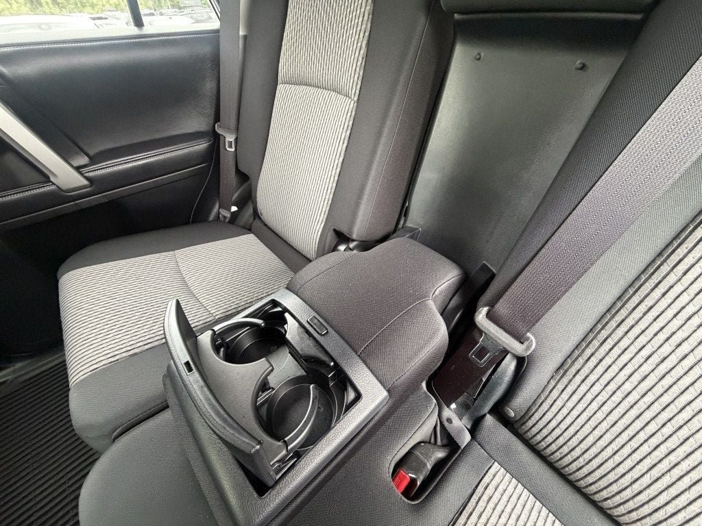 Used 2018 Toyota 4Runner SR5 AWD/4WD image 28