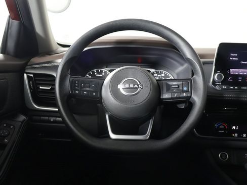 Used 2023 Nissan Rogue SV image 31