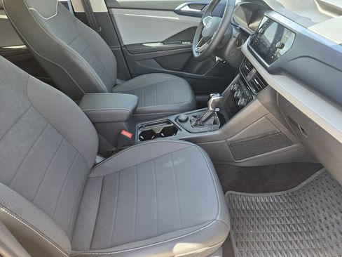 Certified 2024 Volkswagen Taos SE w/ Panoramic Sunroof Package AWD/4WD image 13