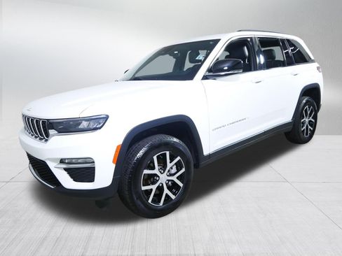 Used 2024 Jeep Grand Cherokee Limited AWD/4WD image 3