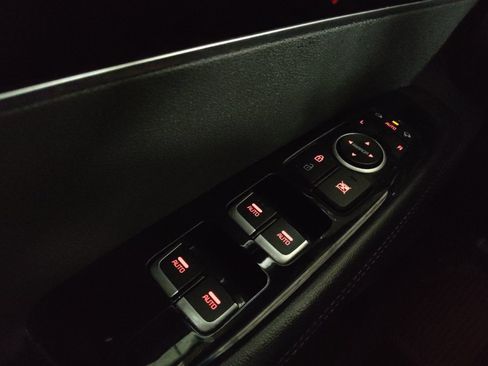 Used 2018 Kia Sorento SX image 27