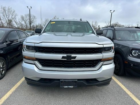 Used 2019 Chevrolet Silverado 1500 Custom w/ Custom Convenience Package image 2