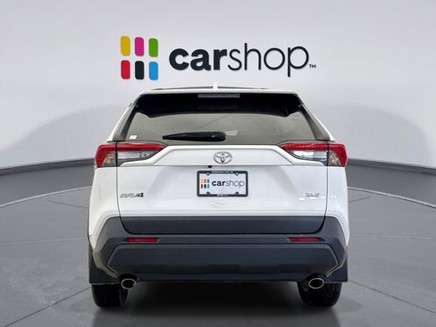 Used 2024 Toyota RAV4 XLE w/ Convenience Package FWD image 4