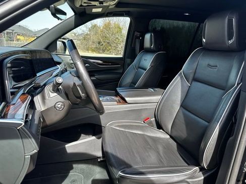 Used 2024 Cadillac Escalade ESV Premium Luxury image 9