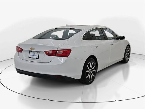 Used 2018 Chevrolet Malibu LT w/ Leather Package image 6