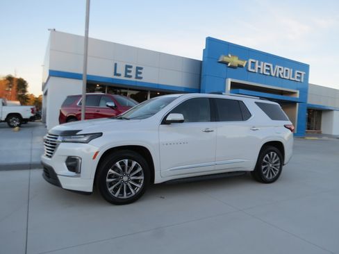 Certified 2022 Chevrolet Traverse Premier w/ LPO, Floor Liner Package image 1