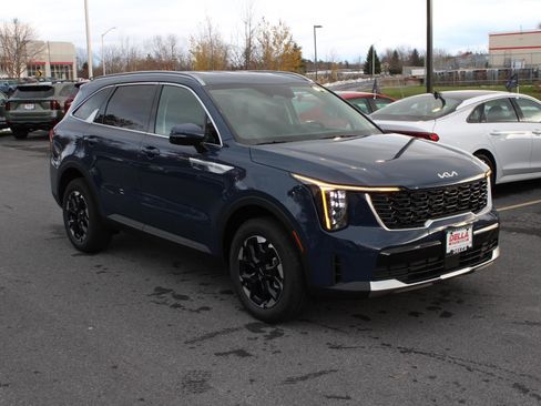 New 2026 Kia Sorento S image 3