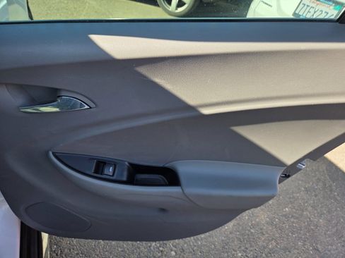 Used 2016 Chevrolet Volt LT w/ Comfort Package FWD image 13