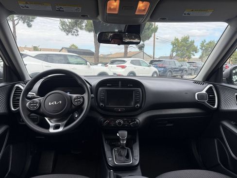 Used 2025 Kia Soul LX w/ LX Technology Package FWD image 29