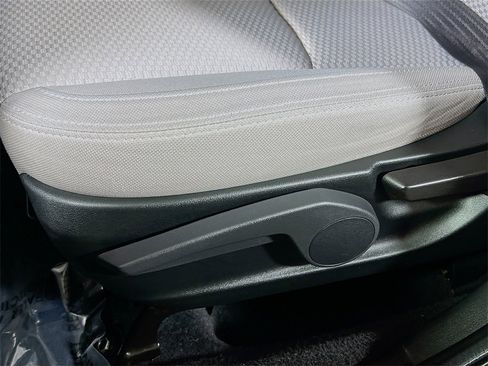 Used 2017 Subaru Forester 2.5i w/ Alloy Wheel Package image 18