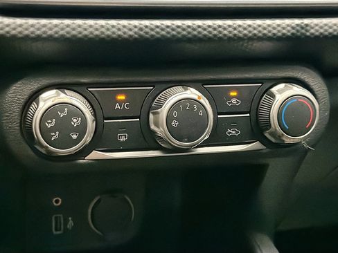 Used 2021 Nissan Kicks S image 10