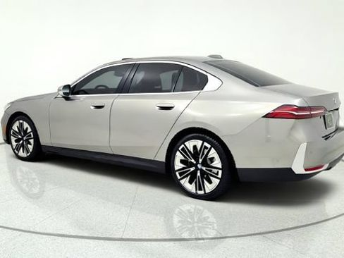 Used 2026 BMW 530i RWD image 6