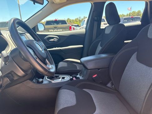 Used 2016 Jeep Cherokee Sport AWD/4WD image 16