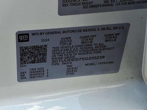 Used 2025 GMC Sierra 1500 SLT AWD/4WD image 28