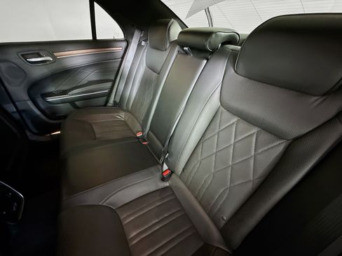 Used 2016 Chrysler 300 C Platinum w/ Safetytec Plus Group image 28