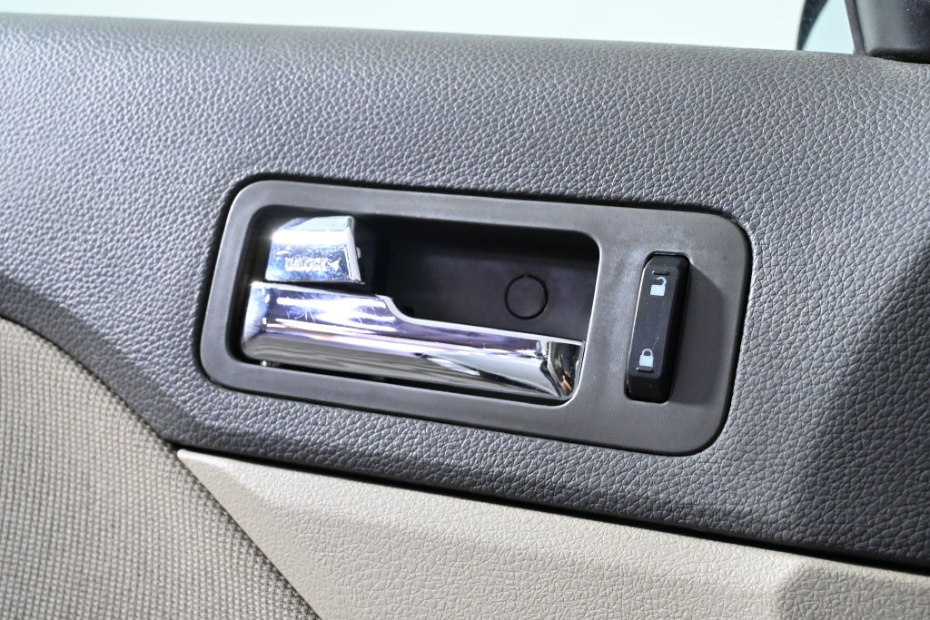 Used 2010 Ford Fusion Hybrid FWD image 22