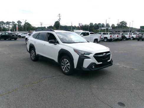 Used 2025 Subaru Outback Premium AWD/4WD image 4