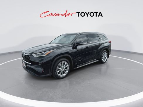 Used 2022 Toyota Highlander Limited image 4