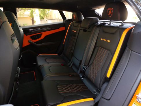 Used 2024 Lamborghini Urus S AWD/4WD image 6