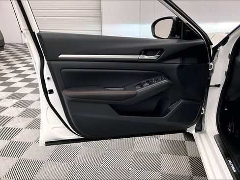 New 2026 Nissan Altima 2.5 SR w/ SR Midnight Edition Package FWD image 32