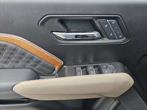 Used 2024 GMC Canyon Denali image 10