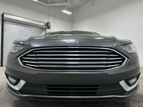 Used 2017 Ford Fusion SE w/ Equipment Group 601A FWD image 10
