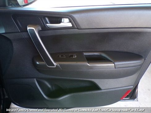 Used 2020 Kia Sportage LX FWD image 21