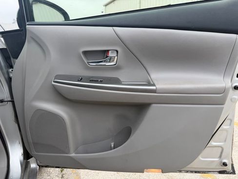 Used 2017 Toyota Prius V Four FWD image 13