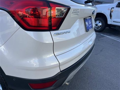 Used 2019 Ford Escape Titanium image 10