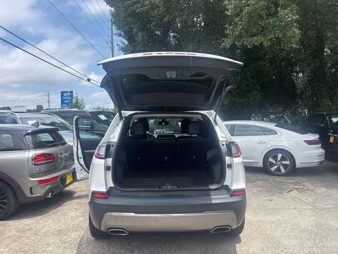 Used 2019 Jeep Cherokee Limited w/ Technology Group AWD/4WD image 15