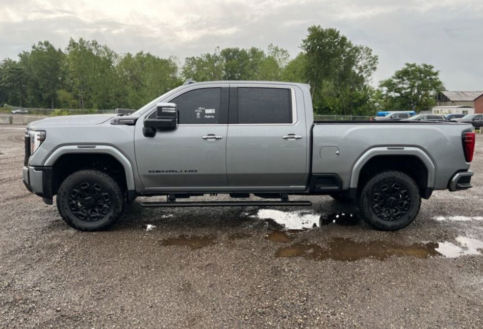 Used 2025 GMC Sierra 2500 Denali Ultimate AWD/4WD image 7