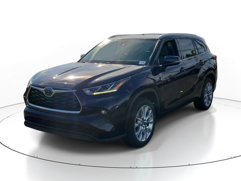 Used 2020 Toyota Highlander Limited FWD image 3