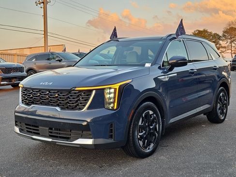 Used 2025 Kia Sorento S w/ Panoramic Sunroof Package image 1