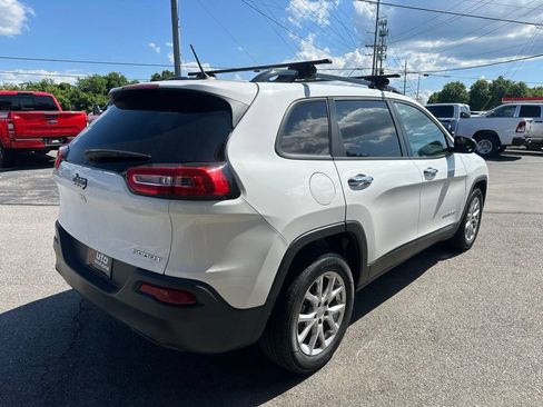 Used 2016 Jeep Cherokee Sport FWD image 8