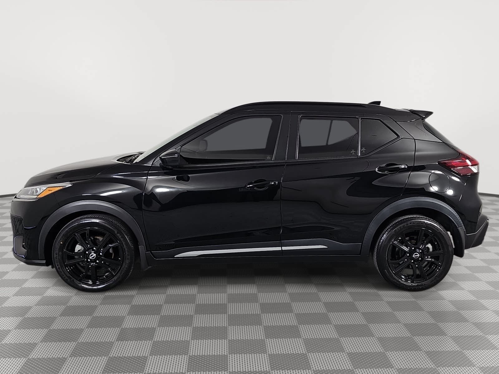 Used 2022 Nissan Kicks SR w/ Premium Package FWD image 5