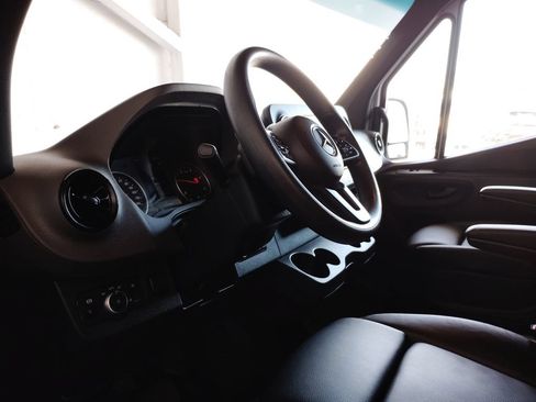 Used 2024 Mercedes-Benz Sprinter 2500 image 22