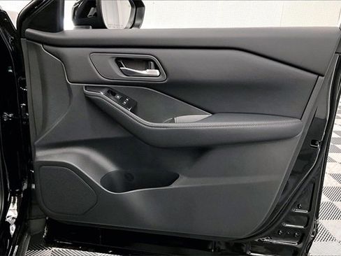 New 2025 Nissan Rogue SV image 32