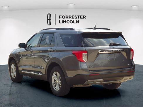 Used 2022 Ford Explorer XLT w/ Equipment Group 202A image 5