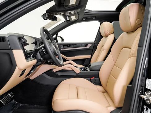 Certified 2026 Porsche Cayenne AWD/4WD image 6