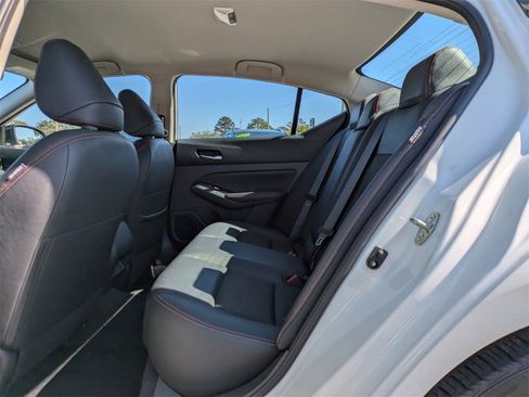 Used 2025 Nissan Altima 2.5 SR image 13