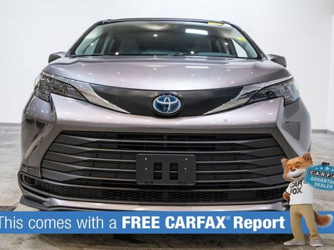 Used 2024 Toyota Sienna LE image 2