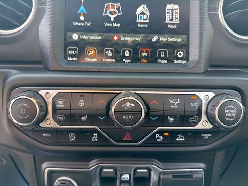 Used 2020 Jeep Gladiator Overland AWD/4WD image 5