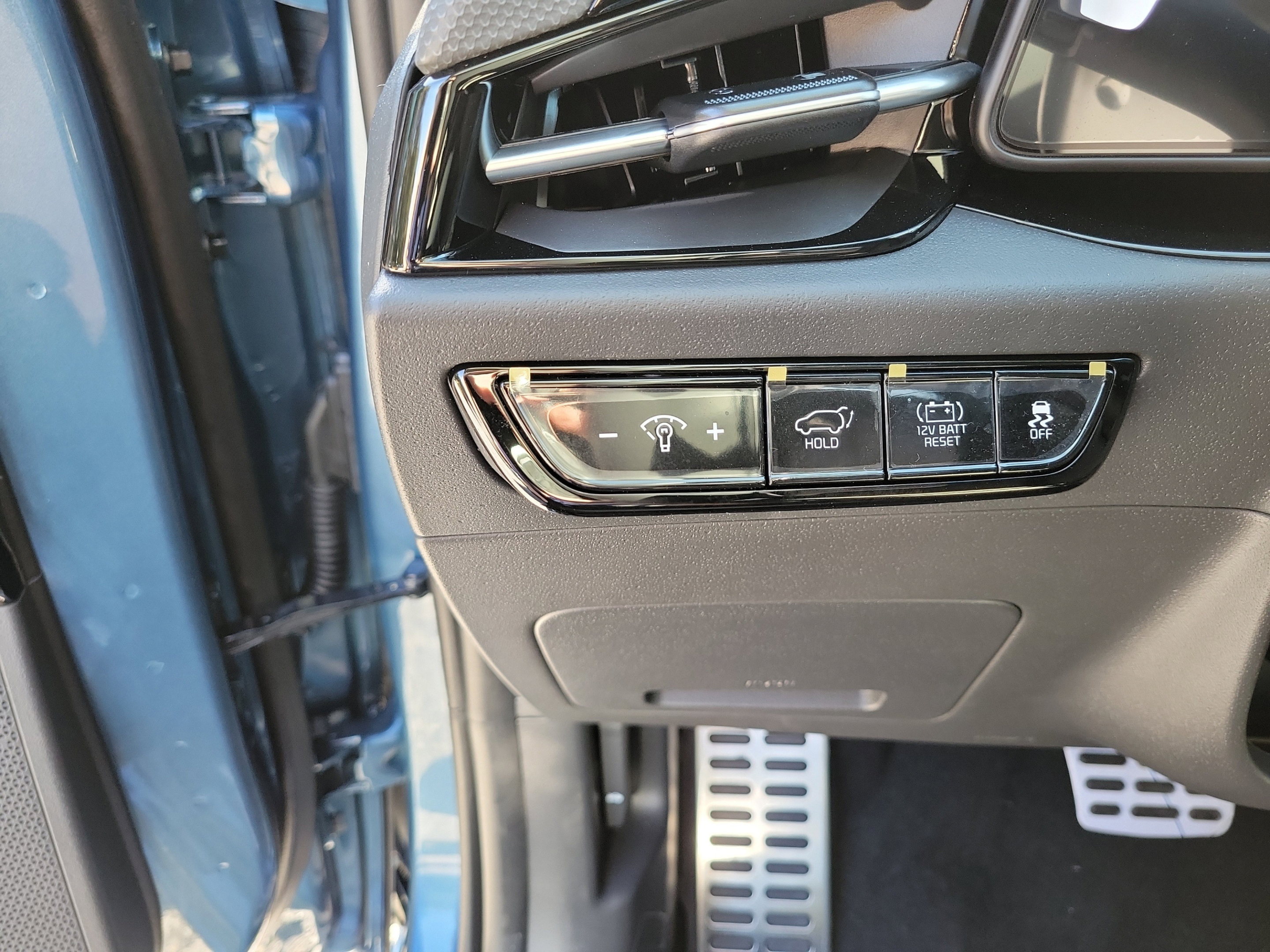 New 2026 Kia Niro SX Touring FWD image 26