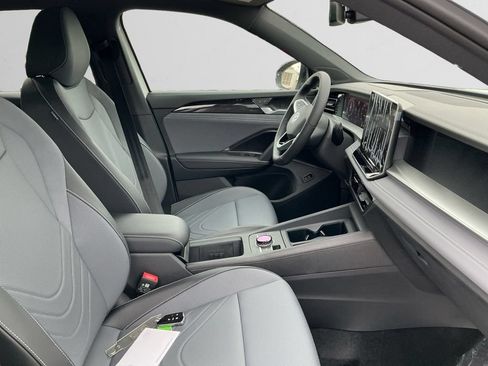New 2026 Volkswagen Tiguan SE R-Line AWD/4WD image 15
