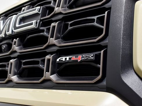 Used 2024 GMC Canyon AT4X image 5