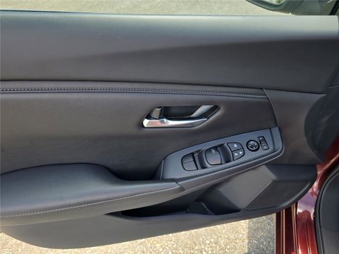 Used 2025 Nissan Sentra SV image 17